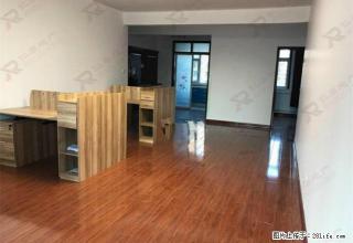 繁华地段力盟步行街3室适合办公带办公家具。 - 西宁28生活网 xn.28life.com