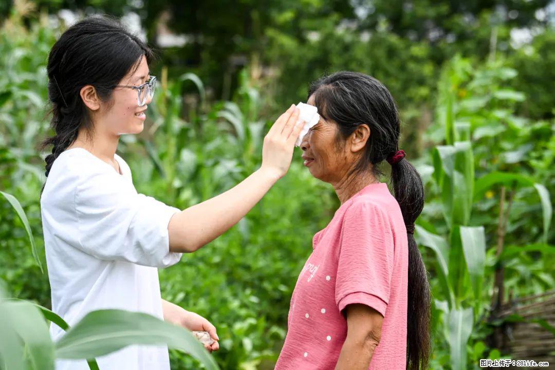 全网追的“扁担女孩”,找了一份暑假工,时薪12元 - 西宁生活资讯 - 西宁28生活网 xn.28life.com
