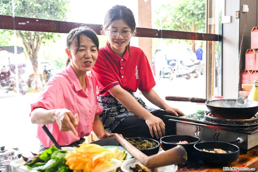 全网追的“扁担女孩”,找了一份暑假工,时薪12元 - 西宁生活资讯 - 西宁28生活网 xn.28life.com